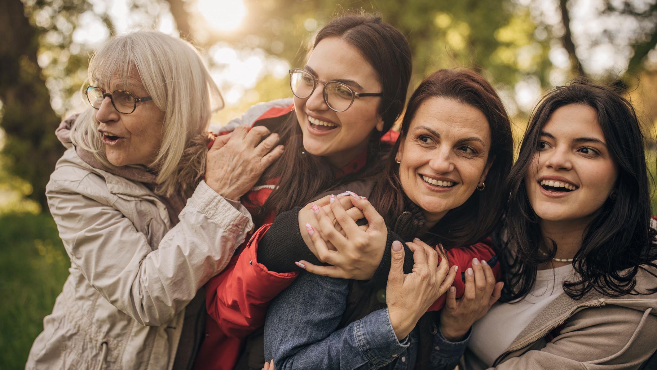 Šest prirodnih načina da se izborite sa perimenopauzom 5 Žene različitih generacija na slici