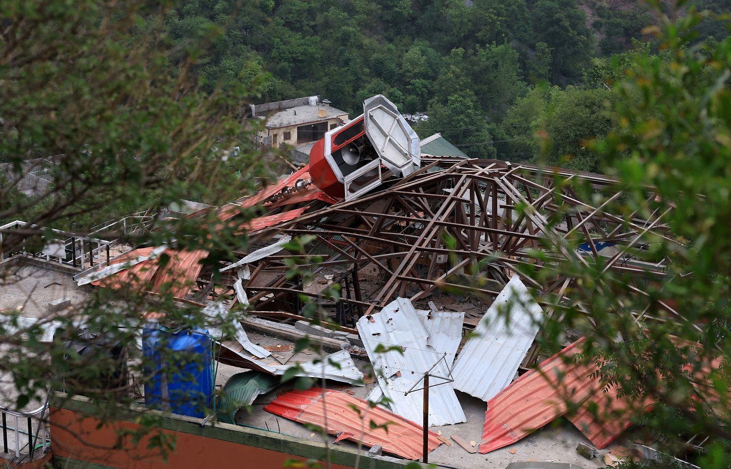 Oštećena džamija pri indijskom napadu u Muzafarabadu u Kašmiru