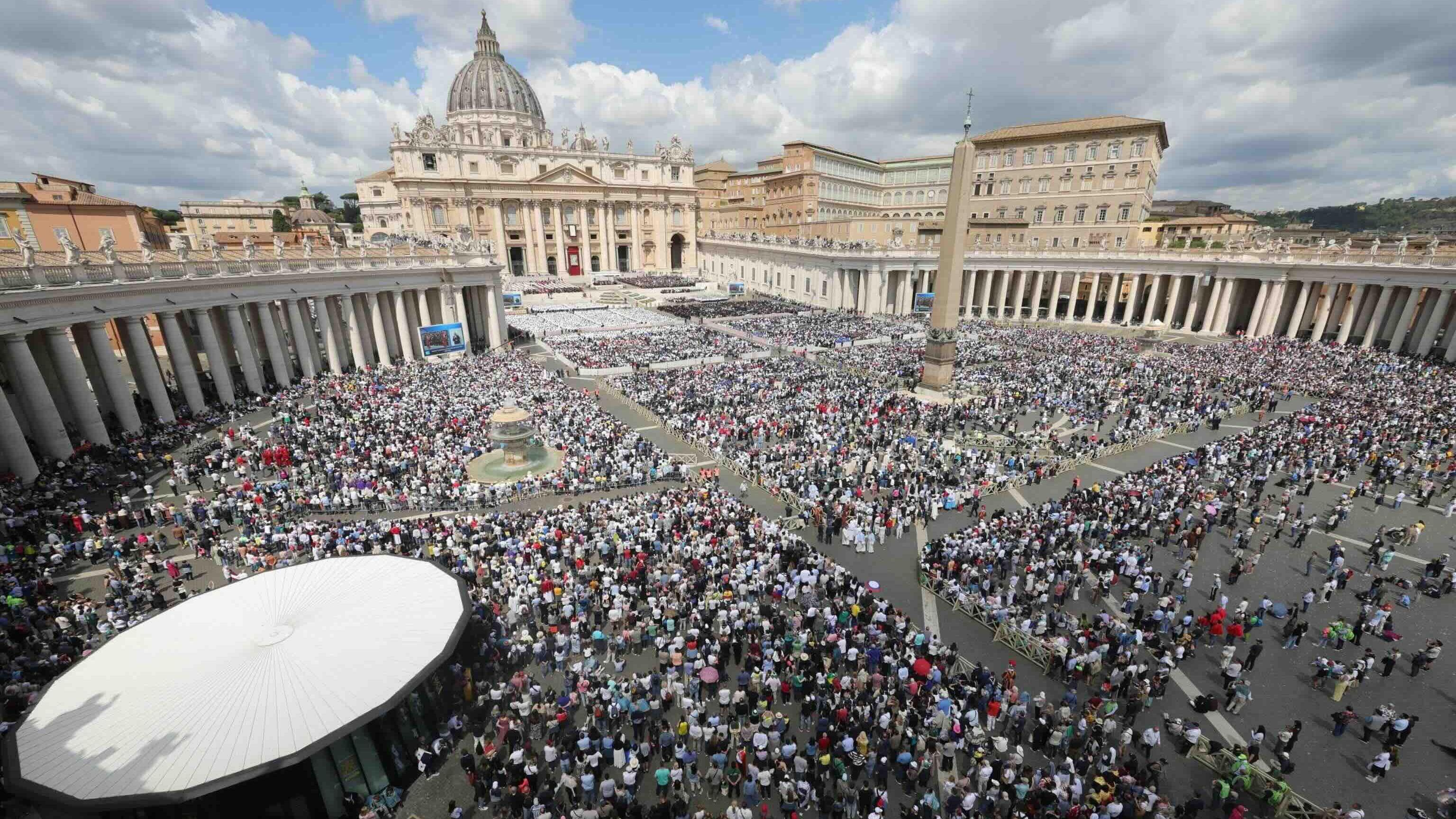 Papa Lav XIV vodi Svetu misu za početak pontifikata, ili inauguralnu Misu, na Trgu Svetog Petra