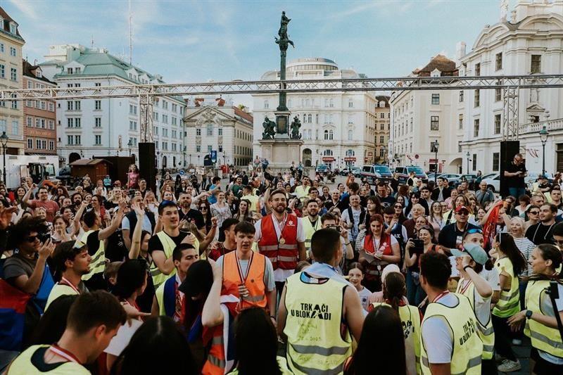 Studenti trče ka Briselu, diplomatski sukob Beograda i Beča 4 studenti maratonci, maraton do brisela, maraton studenata do Brisela, studenti trče do Brisela