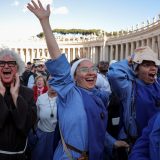 Beli dim u Vatikanu: Robert Prevost je novi papa Lav Četrnaesti, prvi iz Amerike 7