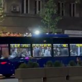 Danas saznaje: Autobusi GSP-a organizovano odvoze ljude iz Ćacilenda (VIDEO) 5