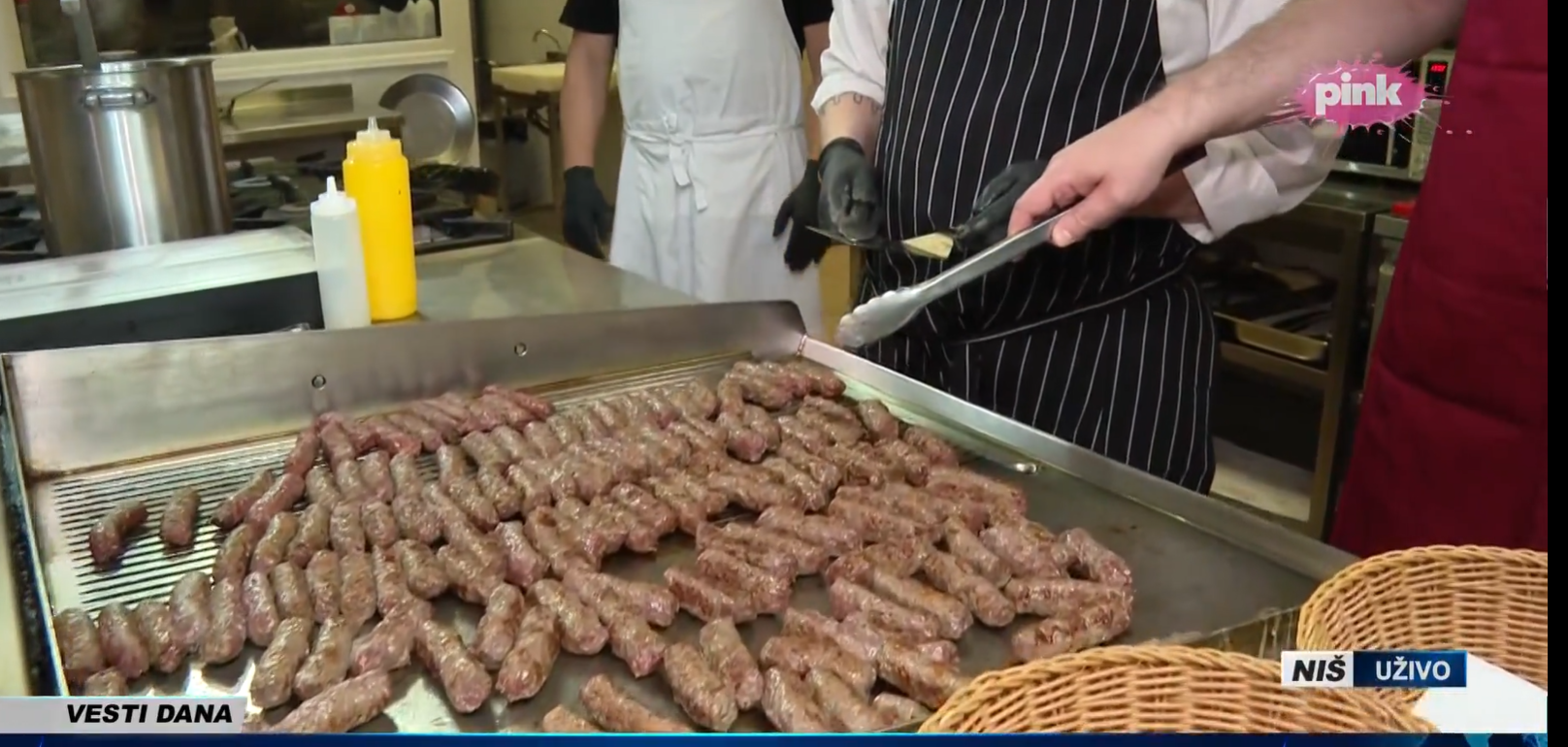 Kako Vučić, posle palačinki, peče ćevape u Nišu? 2 Kako Vučić, posle palačinki, peče ćevape u Nišu? 2