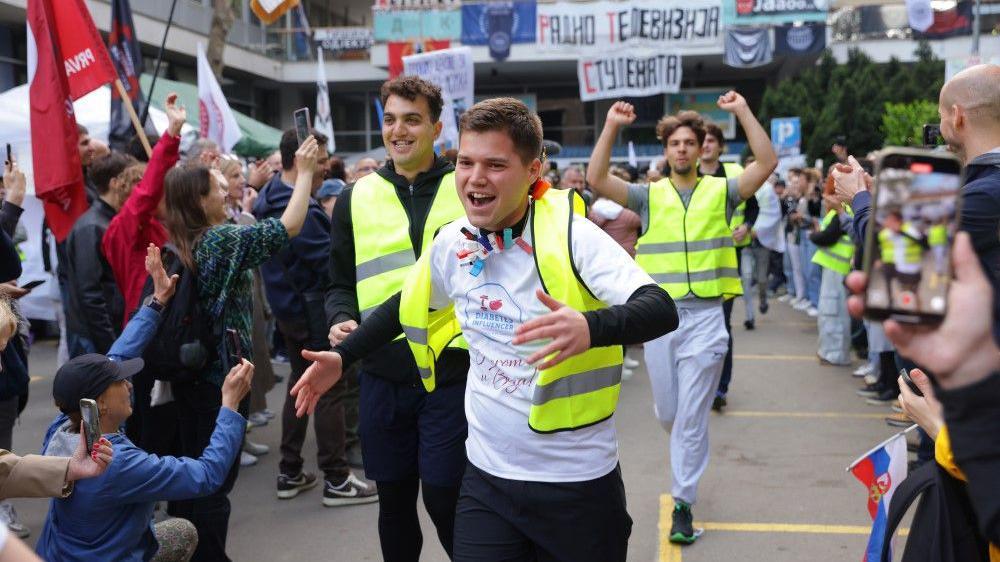 Studenti trče ka Briselu, diplomatski sukob Beograda i Beča 8 studenti maratonci, maraton do brisela, maraton studenata do Brisela, studenti trče do Brisela