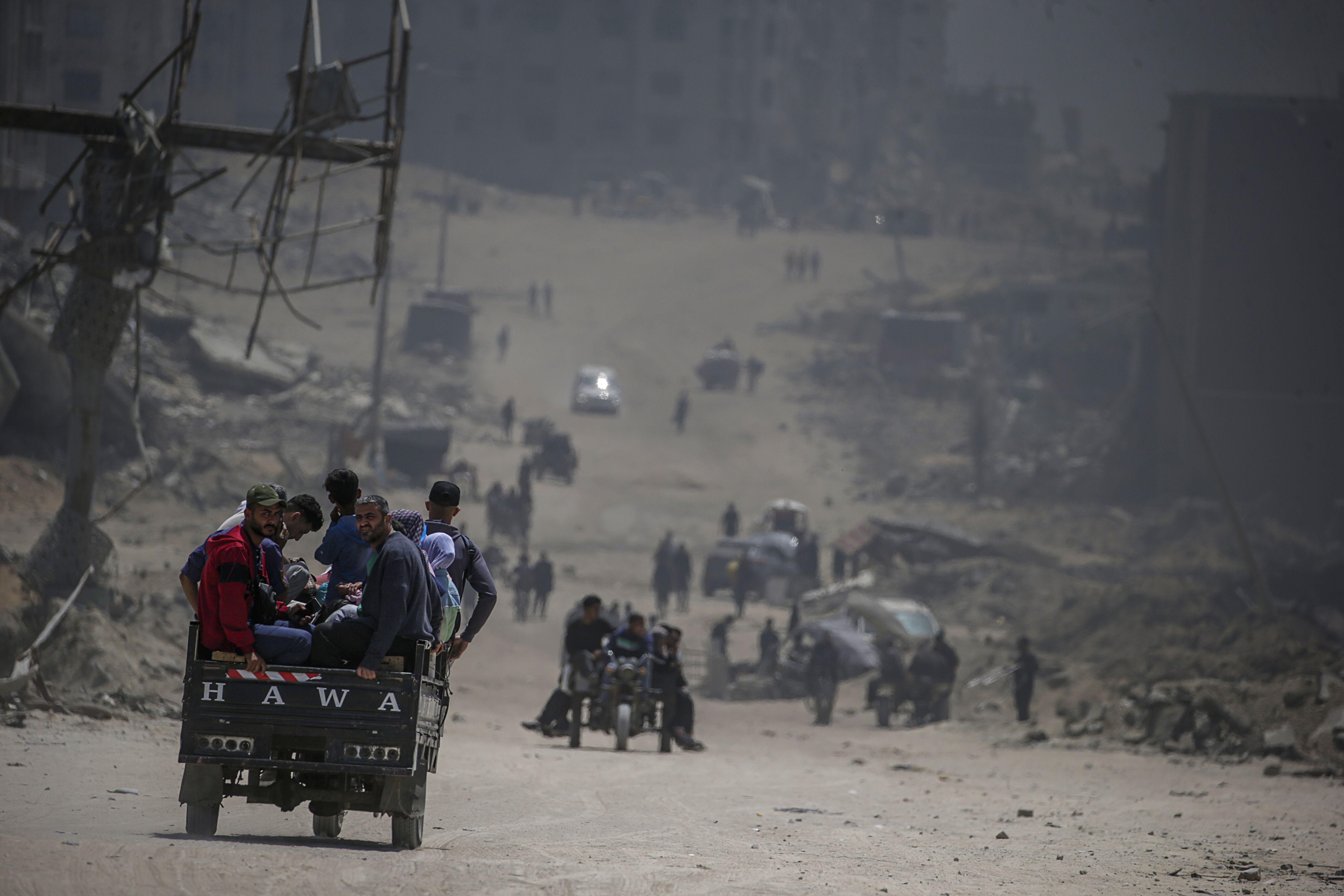 Hamas objavio da je na pregovorima o Gazi, Izrael u novoj ofanzivi 2 Stanovništvo Gaze se pomera ka južnim delovima