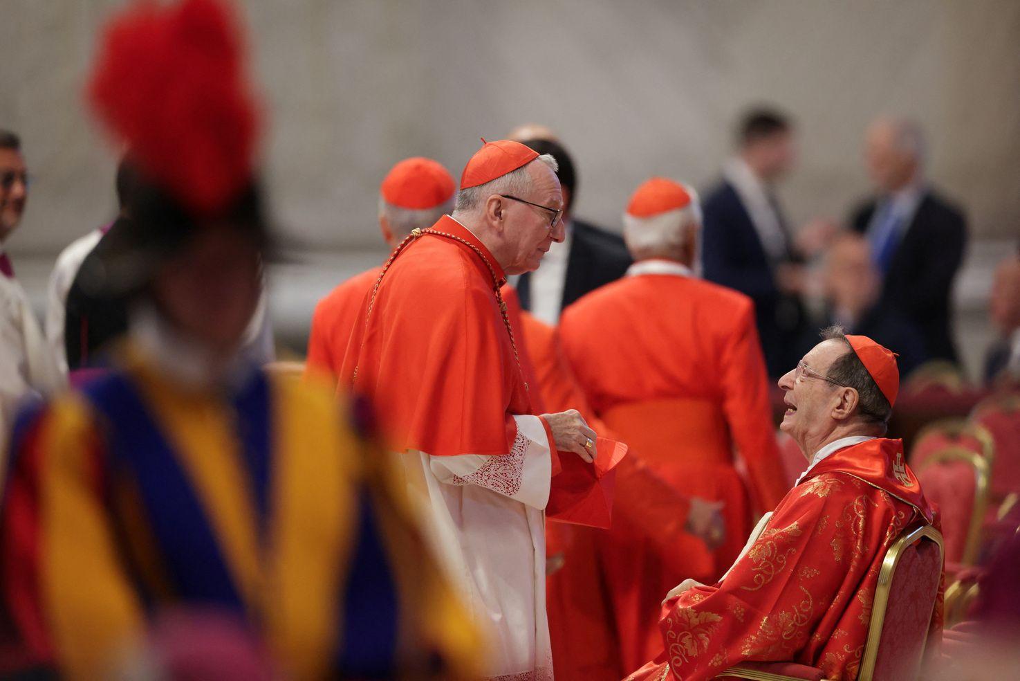 'Zaključani': 133 kardinala bira novog papu 2 kardinali, novi papa, izbor novog pape, kardinali biraju novog papu