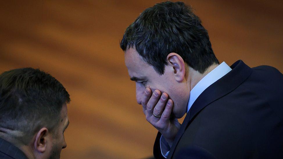 Zašto je Kosovo bez skupštine i posle 14 pokušaja 2 Samoopredeljenje Aljbina Kurtija ima 48 poslanika i podršku manjinskih predstavnika, ali nema potrebnu većinu u parlamentu