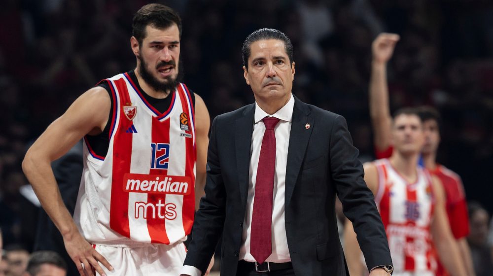 Nikola Kalinić bacio na tribine predmet kojim je neko iz publike gađao igrače Crvene zvezde (FOTO) 1