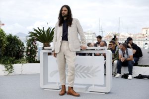 Francuski reditelj Oliver Lakse, jedan od najintrigantnijih autora, predstavio je svoje novo ostvarenje “Sirat” 2 Francuski reditelj Oliver Lakse, jedan od najintrigantnijih autora, predstavio je svoje novo ostvarenje “Sirat” 1