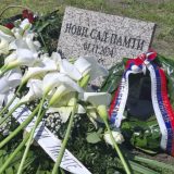 Policija traga za osobom koja je danas oskrnavila mesto na kome građani odaju poštu nastradalima u padu nadstrešnice 14