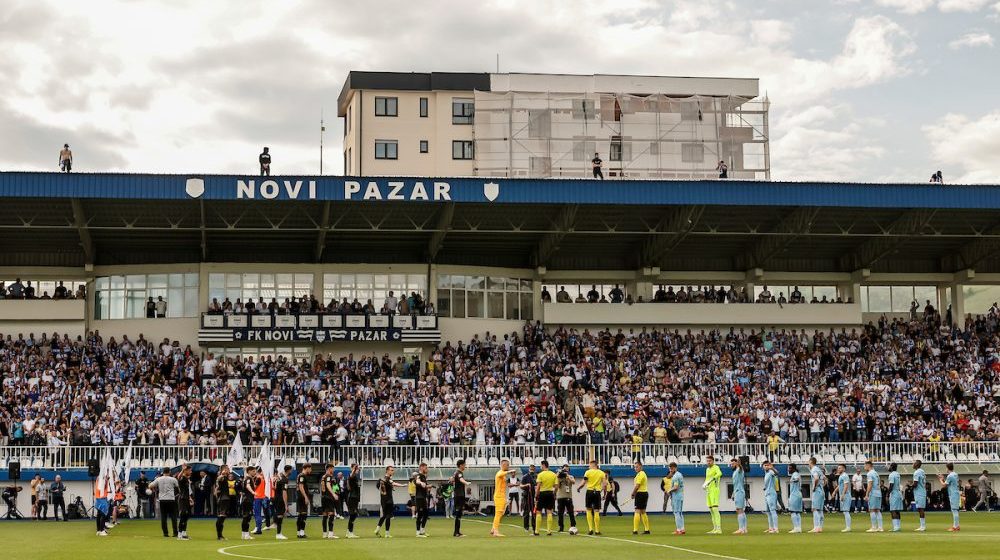 Zvižduci na stadionu u Novom Pazaru tokom minuta ćutanja za žrtve u OŠ „Vladislav Ribnikar“ i Duboni i Malom Orašju 1