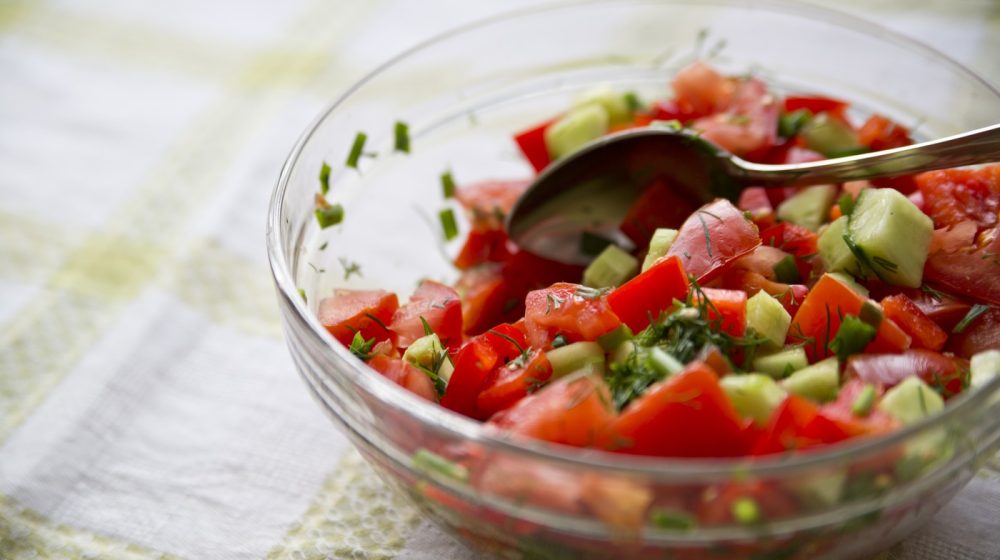 Razlog zbog kog se ne preporučuje kombinovanje paradajza i krastavca u salati 1