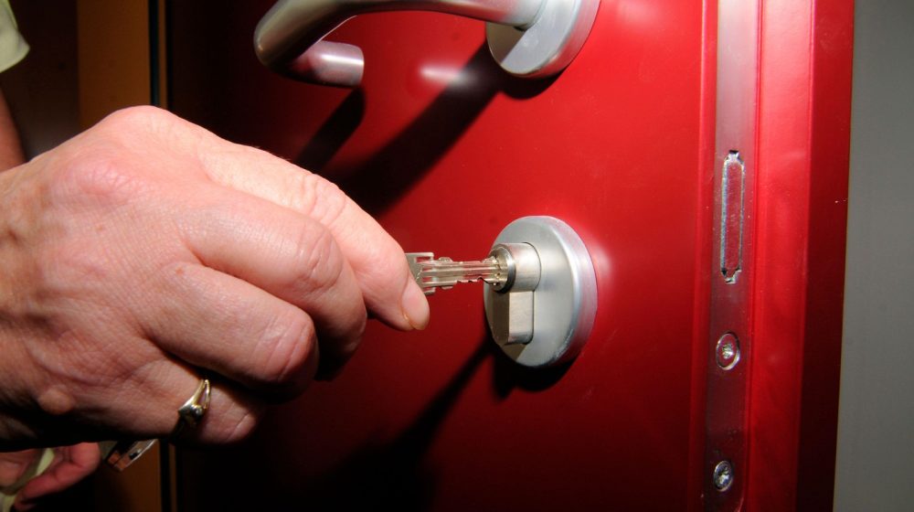 Jednostavan trik kako da izvučete polomljeni ključ iz brave 1