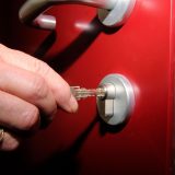 Jednostavan trik kako da izvučete polomljeni ključ iz brave 1