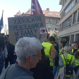 "Pustite ih napolje": Građani traže oslobađanje aktivista na protestu ispred Palate pravde (FOTO/VIDEO) 8