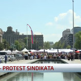 Dva lica Srbije na jednom trgu: Jedni se bore za radnike, drugi slave pod šatrom 2