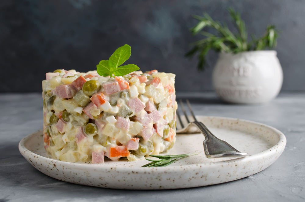 Ruska salata: Recept za omiljeno predjelo koje spaja tradiciju i kremasti užitak 1