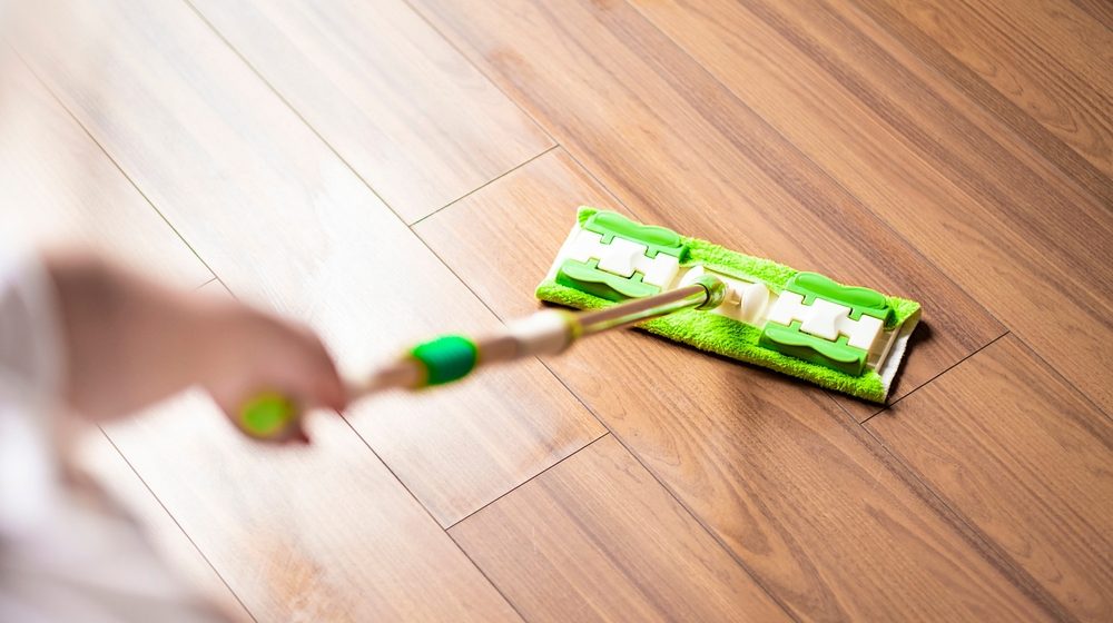 Prirodno sredstvo za sjaj parketa – napitak koji svi imate u kuhinji kao tajno oružje 1