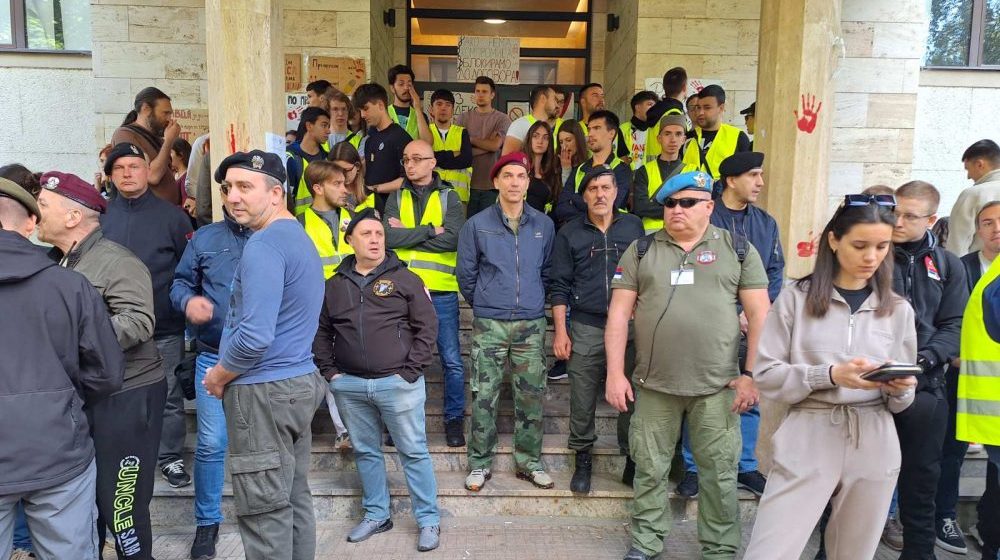 "Traži se" dekan, onlajn nastave ipak neće biti?: Studenti niškog Medicinskog fakulteta pozvali policiju da ne interveniše, a građane da budu pripravni 1