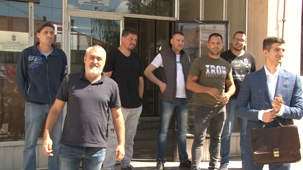 Suđenje poljoprivrednicima u Bogatiću, jer su pevali pesmu „Izađi mala“ i time uznemirili šefa odborničke grupe SNS-a 1