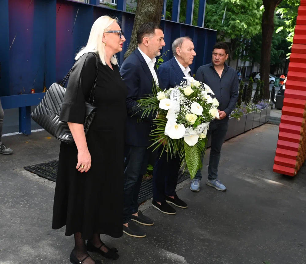 Delegacija FSS odala počast žrtvama u školi “Vladislav Ribnikar” 2