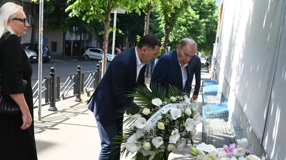 Delegacija FSS odala počast žrtvama u školi “Vladislav Ribnikar” 1