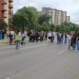 Maturanti započeli četvoročasovnu blokadu Bulevara cara Lazara u Novom Sadu 3