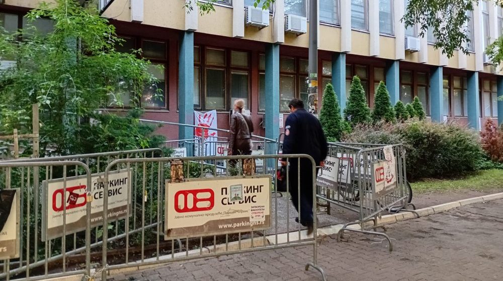 Studenti odblokirali novosadski sud danas do 11 časova: Zaposleni ušli u zgradu, deo izašao pre nastavka blokade 1