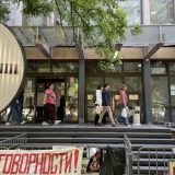 Blokada suda u Novom Sadu: Zaposleni ulaze iza kordona policije, Radivoju Jovoviću određeno zadržavanje do 48 sati 7