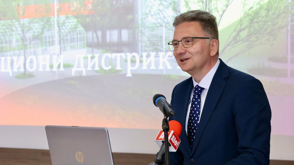 Direktor Kancelarije za informacione tehnologije i eUpravu Mihailo Jovanović izjavio je danas da sektor informaciono-komunikacionih tehnologija (IKT) nastavlja snažan rast i da je ukupan izvoz IKT usluga u prva tri meseca godine iznosio 1,094 milijarde evra