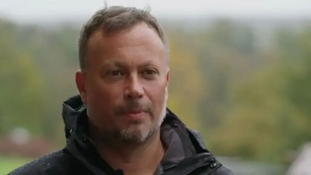 'Treba mi nešto slatko': Mrki medvedi pobegli i pojeli nedeljnu zalihu meda 3 Mark Haben