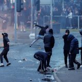 Vodeni topovi, flaše, cigle na ulicama - šta se dešava u Severnoj Irskoj 5