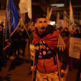 Napadnut Aleksandar Jovanov koji je na štakama pešačio sa studentima 3