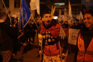 Sinoć je u Zrenjaninu pretučen Aleksandar Jovanov, mladić koji je privukao pažnju javnosti jer je zajedno sa studentima prepešačio preko 1000 kilometara sa studentima. Od posledica napada ima vidljive povrede na licu.