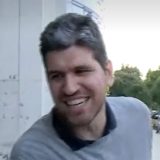 Profesor Filozofskog fakulteta Miloš Jocić pušten kući nakon što je dao izjavu pred Prekršajinim sudom 1