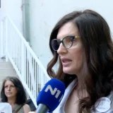 Protest ispred gimnazije u Srbobranu zbog otkaza nastavnicama koje su podržale studente 3