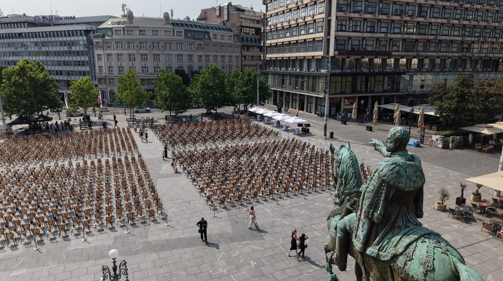 Instalacija 1.800 stolica na Trgu republike: Srbija obeležila Nacionalni dan donora 1