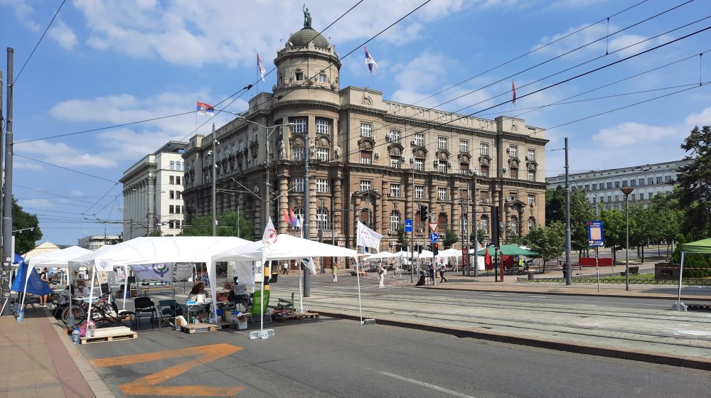 Pobunjeni univerzitet poziva na protest ispred Vlade Srbije zbog hapšenja studenata 1