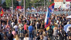 20250628_175140_b Incidenti nakon studentskog protesta na Vidovdan, ima povređenih i privedenih (FOTO, VIDEO) 32
