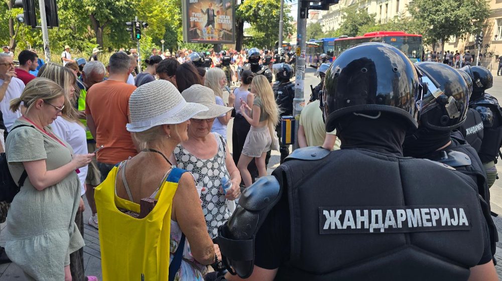 Još jedan automobil pokušao da probije blokadu u Zemunu, policija privela vozača 1