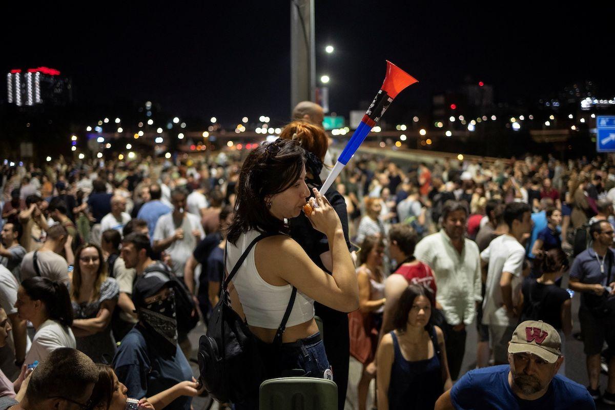 Demonstranti blokiraju autoput u Beogradu