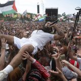 Kritike zbog skandiranja protiv izraelske vojske na Glastonberiju 4