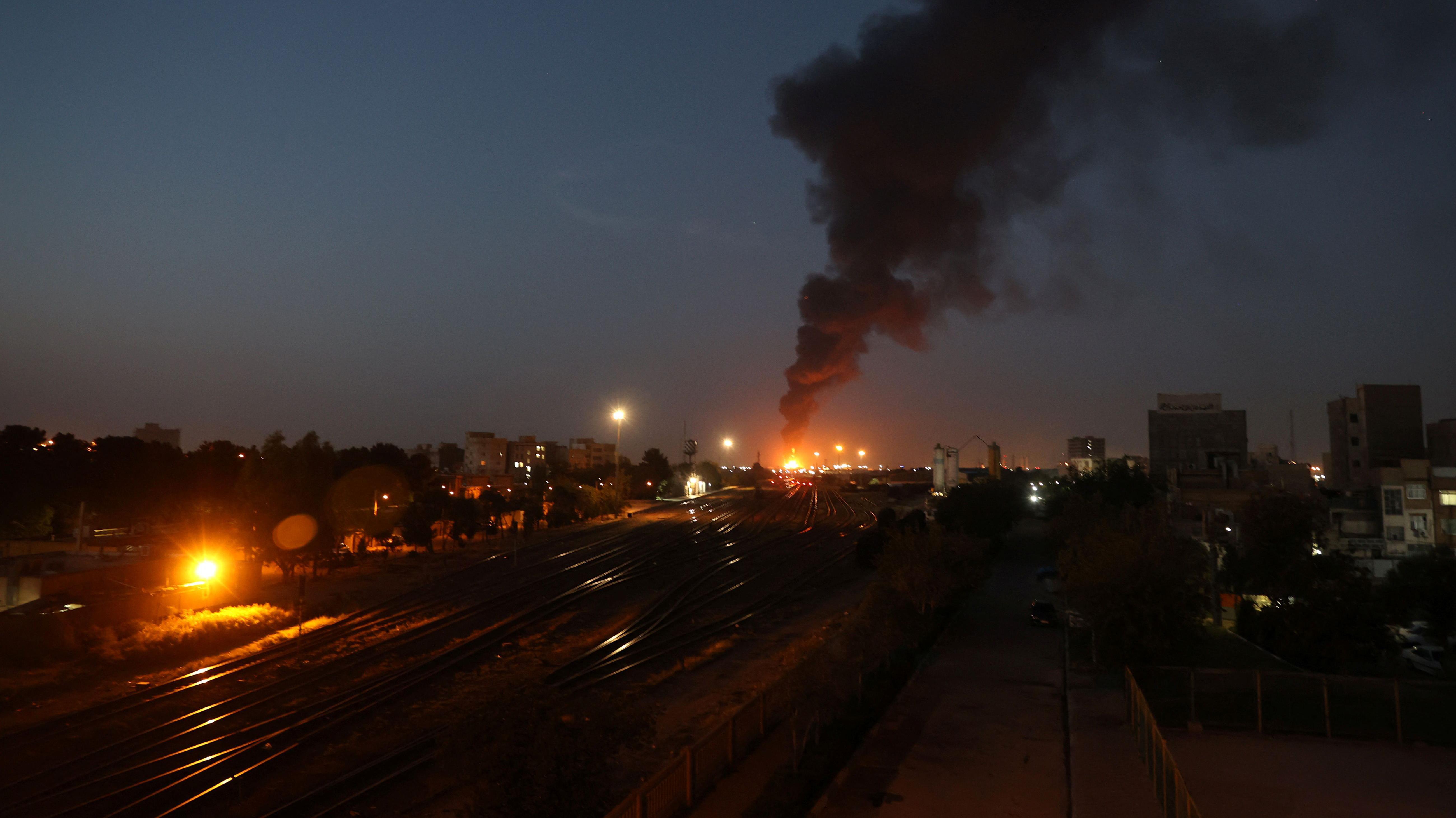 Raketni napadi Izraela i Irana: Izraelci tvrde da 'kontrolišu nebo nad Teheranom' 5 Pogođeno skladište nafte u Teheranu 15. juna