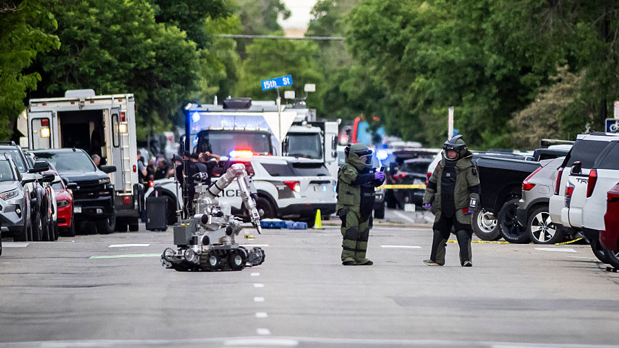 Pokušao da spali ljude na demonstracijama u Americi u znak podrške izraelskim taocima u Gazi 1 Boulder, Kolorado, napad na demonstrante u Boulderu