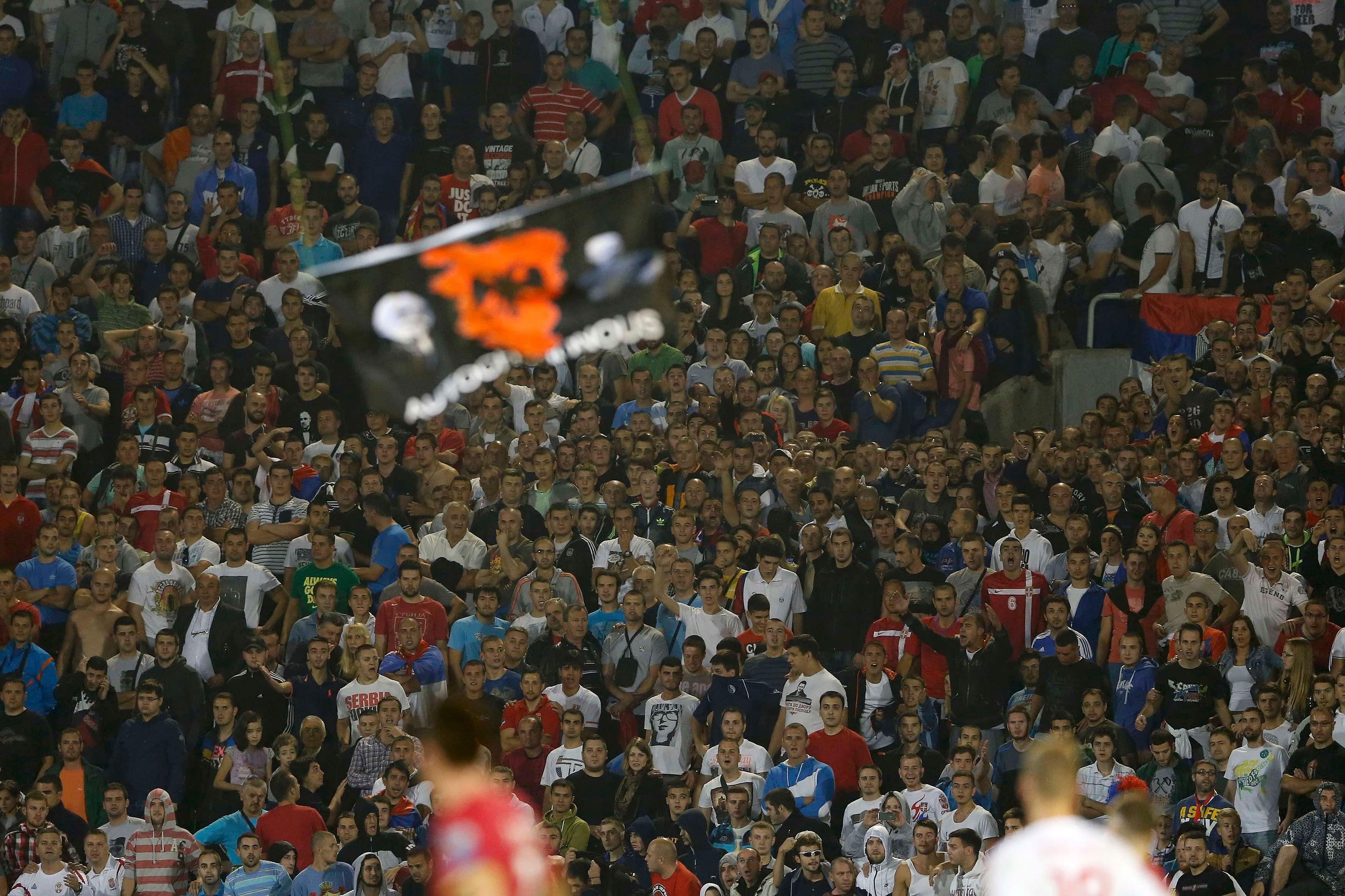 srbija - albanija, prekinuta utakmica srbija - albanija 2015. godine u Beogradu, dron sa zastavom Velike Albanije