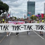 'Vidimo se na Vidovdan': Kolone ljudi idu ka beogradskoim trgu Slavija, ispred Skupštine pripreme za 'književno veče' 5