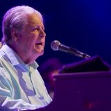 Preminuo legendarni frontmen američke rok grupe "Bič bojs" Brajan Vilson 5