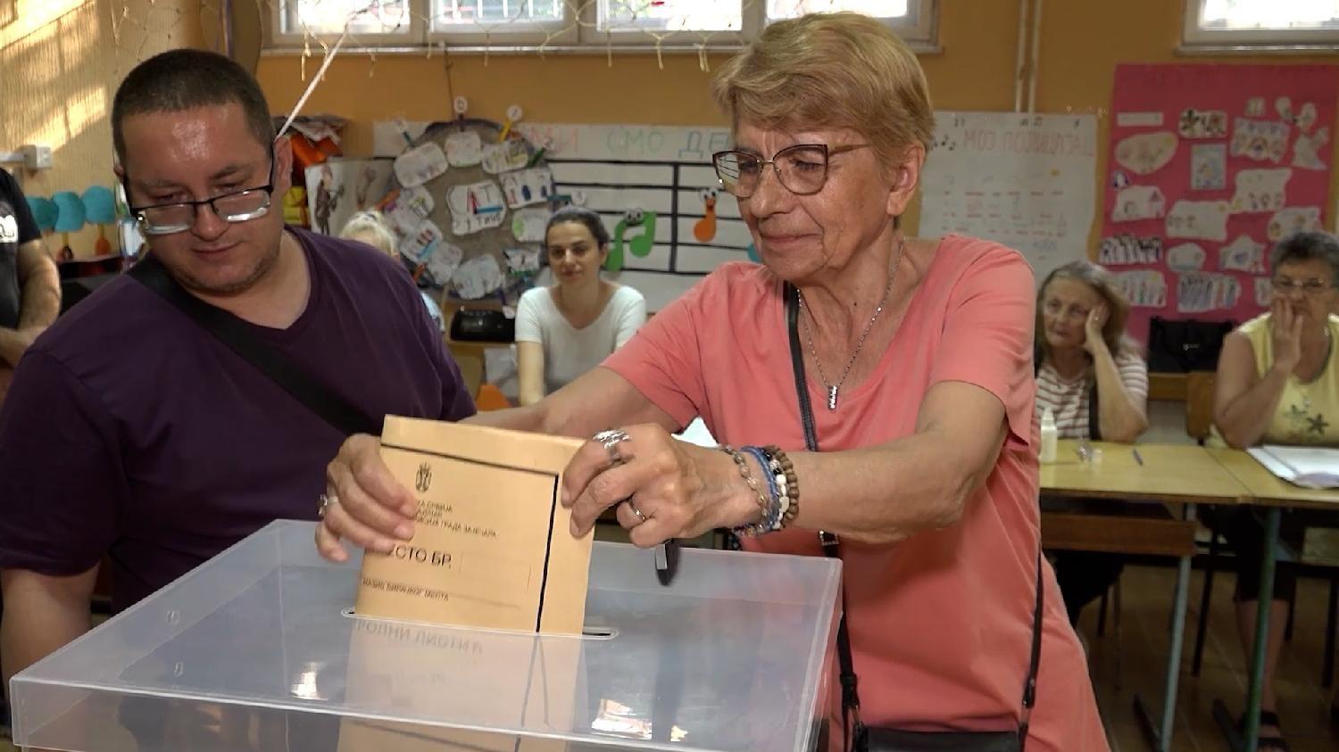 Tesna pobeda SNS u Kosjeriću: podaci RIK-a 1 zaječar, izbori u zaječaru, biračko mesto u zaječaru, žena glasa na izborima u Zaječaru