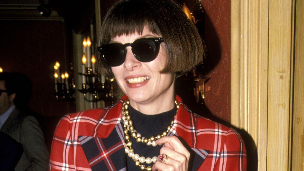 Zaostavština Ane Vintur i ko bi mogao da je zameni na mestu urednice Voga 3 Dama Ana, na slici 1990. godine, bila je poznata po naočarima za sunce i paž-frizuri od najranijih dana karijere