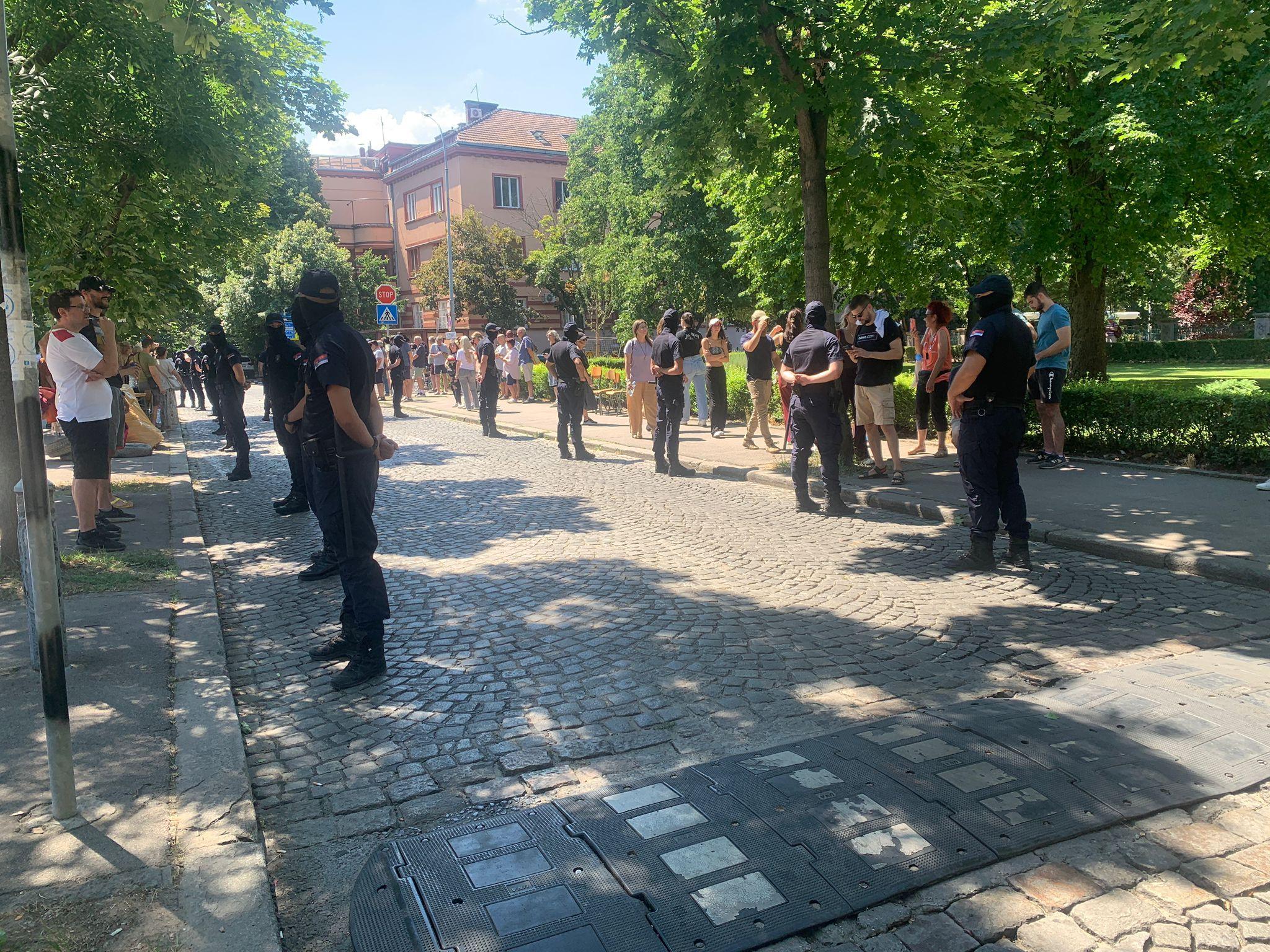 Policajci u Zemunu u ponedeljak ujutro